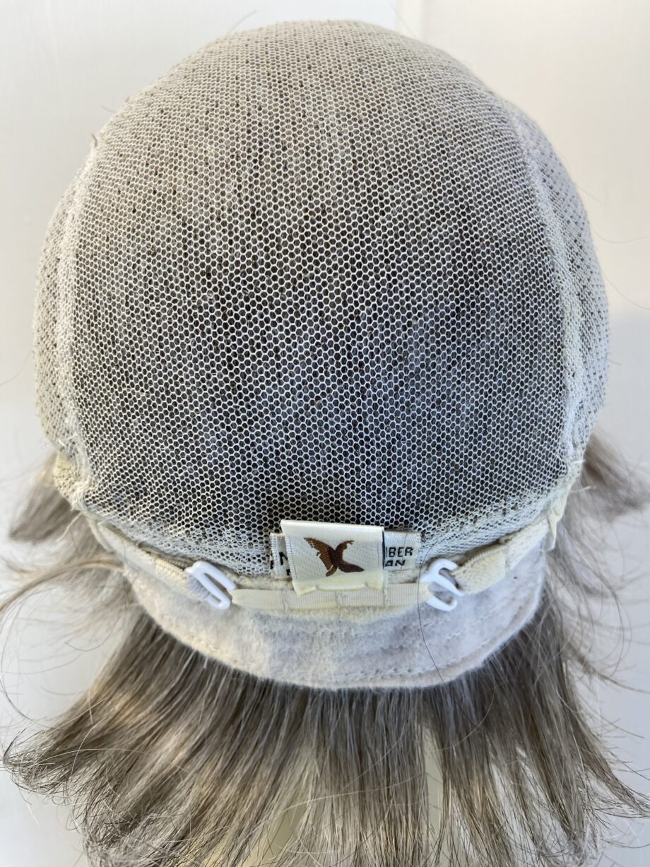 Feather light grey wig. Gss221