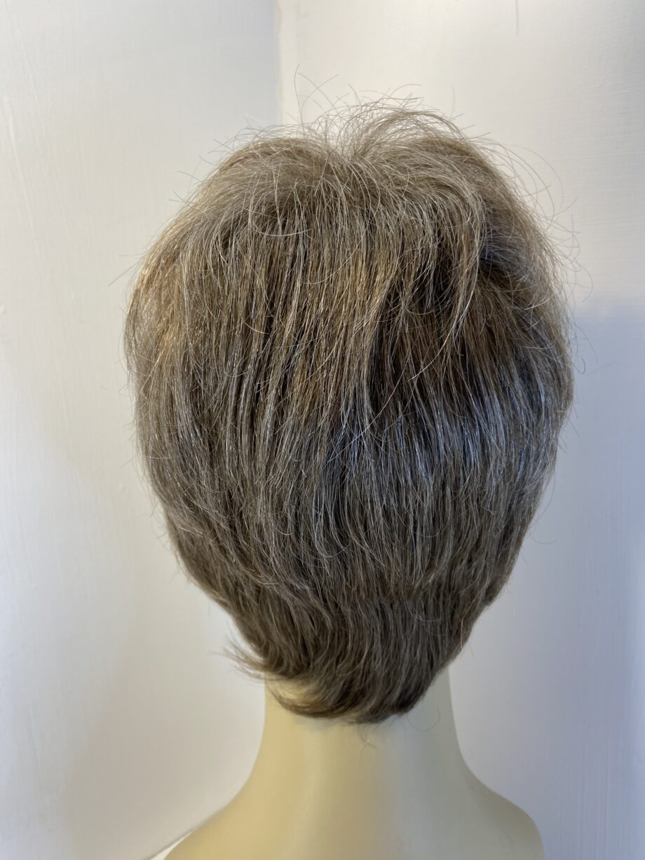 Brown short wig. Gss802