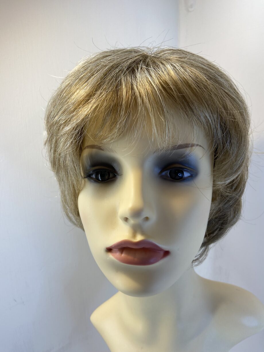 Blonde wavy wig. Blmw803