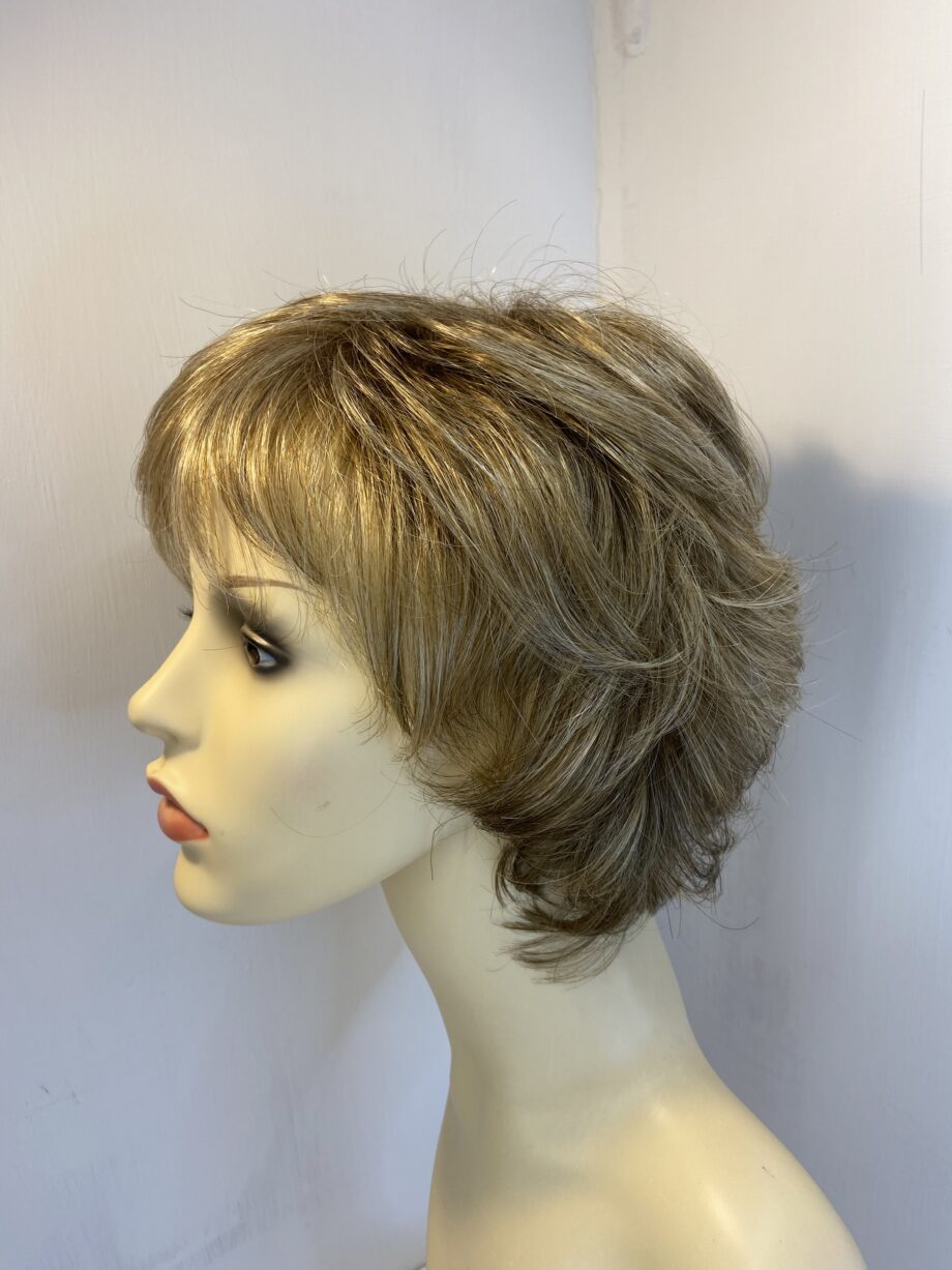 Blonde wavy wig. Blmw803