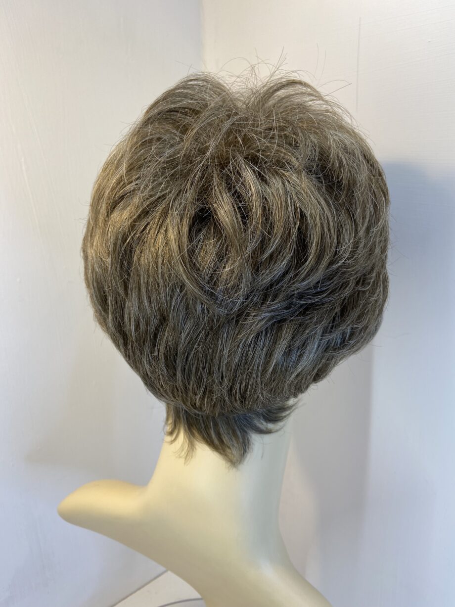 Short as new grey/brown wig. Gsw807