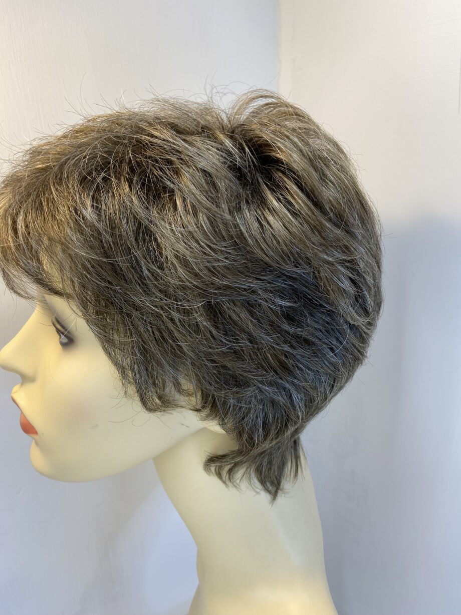 Short as new grey/brown wig. Gsw807