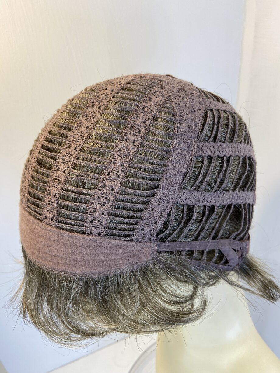 Short as new grey/brown wig. Gsw807