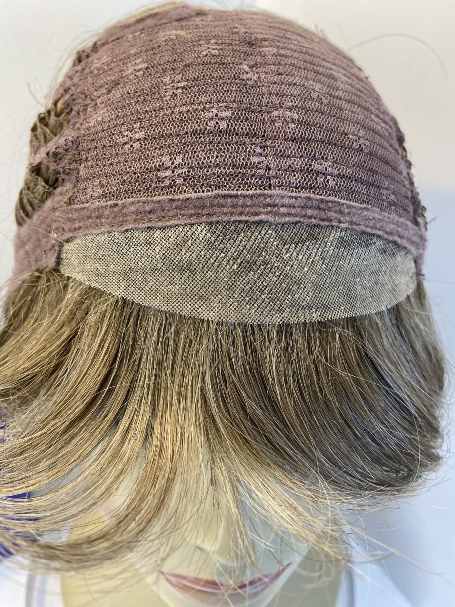 Boxed as new light brown wig. Bbrmw450