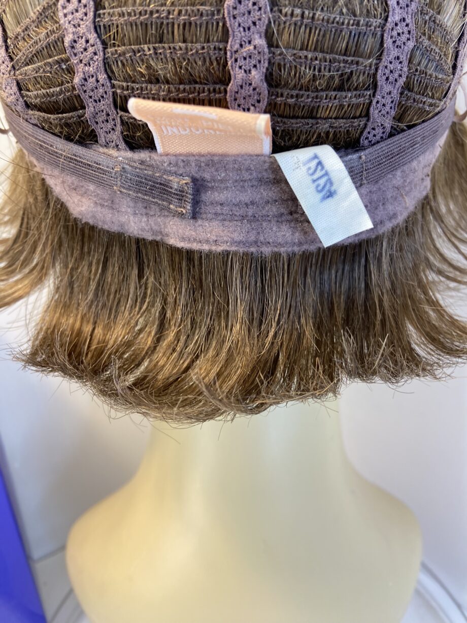 Boxed as new light brown wig. Bbrmw450
