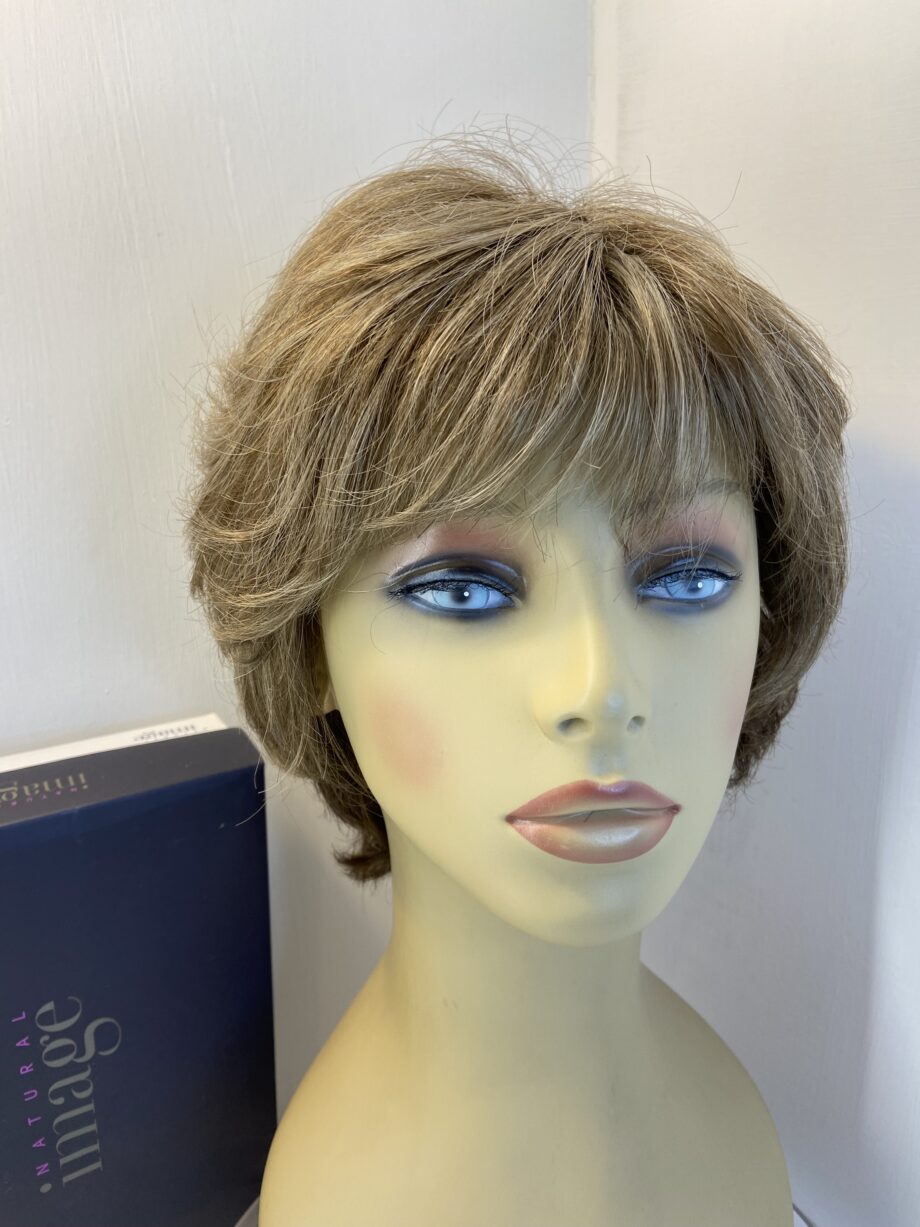 Light brown boxed wig. Bbrmw451