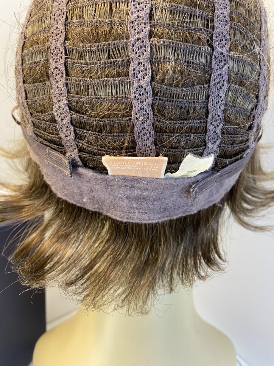 Light brown boxed wig. Bbrmw451