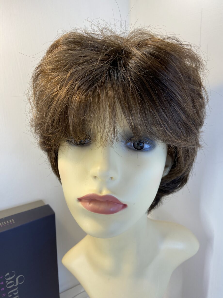 Beautiful brown wavy wig. Bbrss452