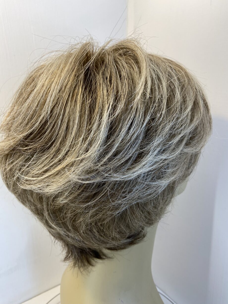 Blonde stylish wig. Blss506