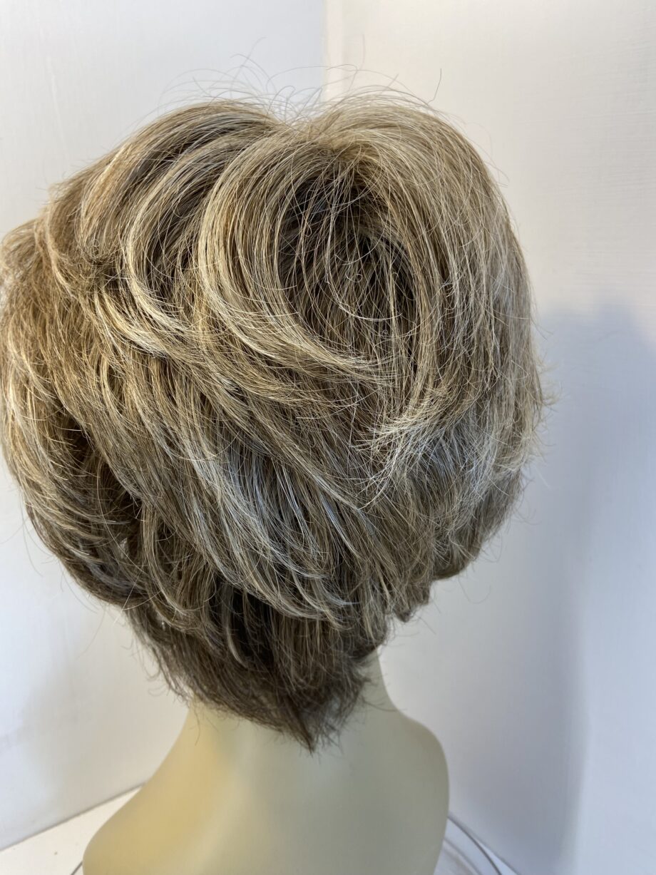 Blonde stylish wig. Blss506
