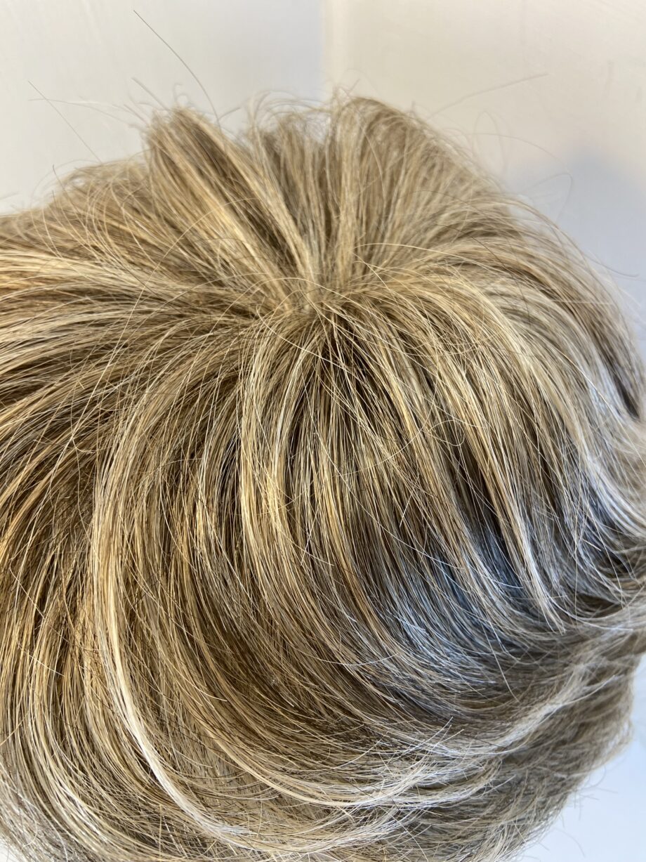 Blonde stylish wig. Blss506