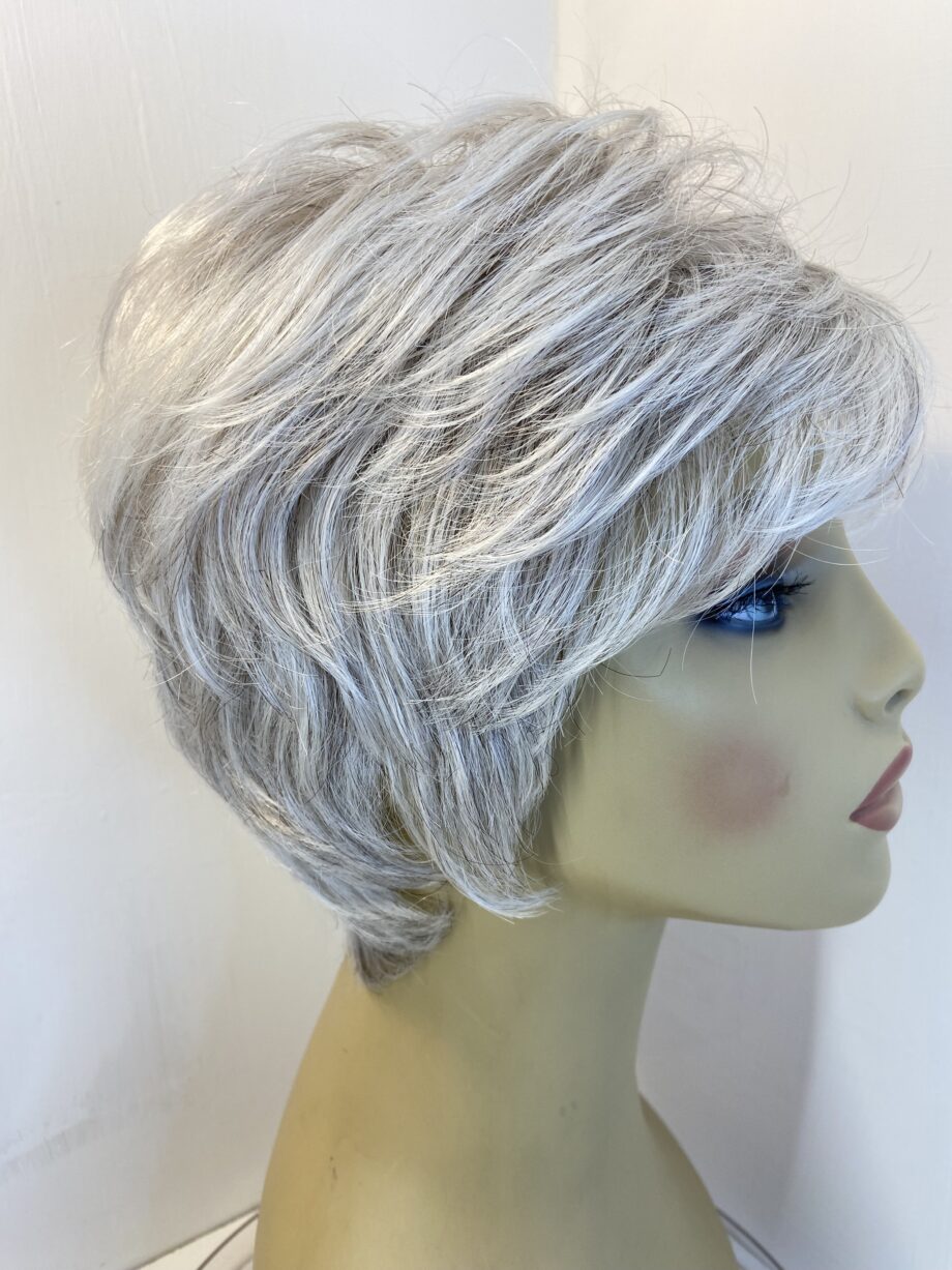Silver short stunning wig. Gsw513