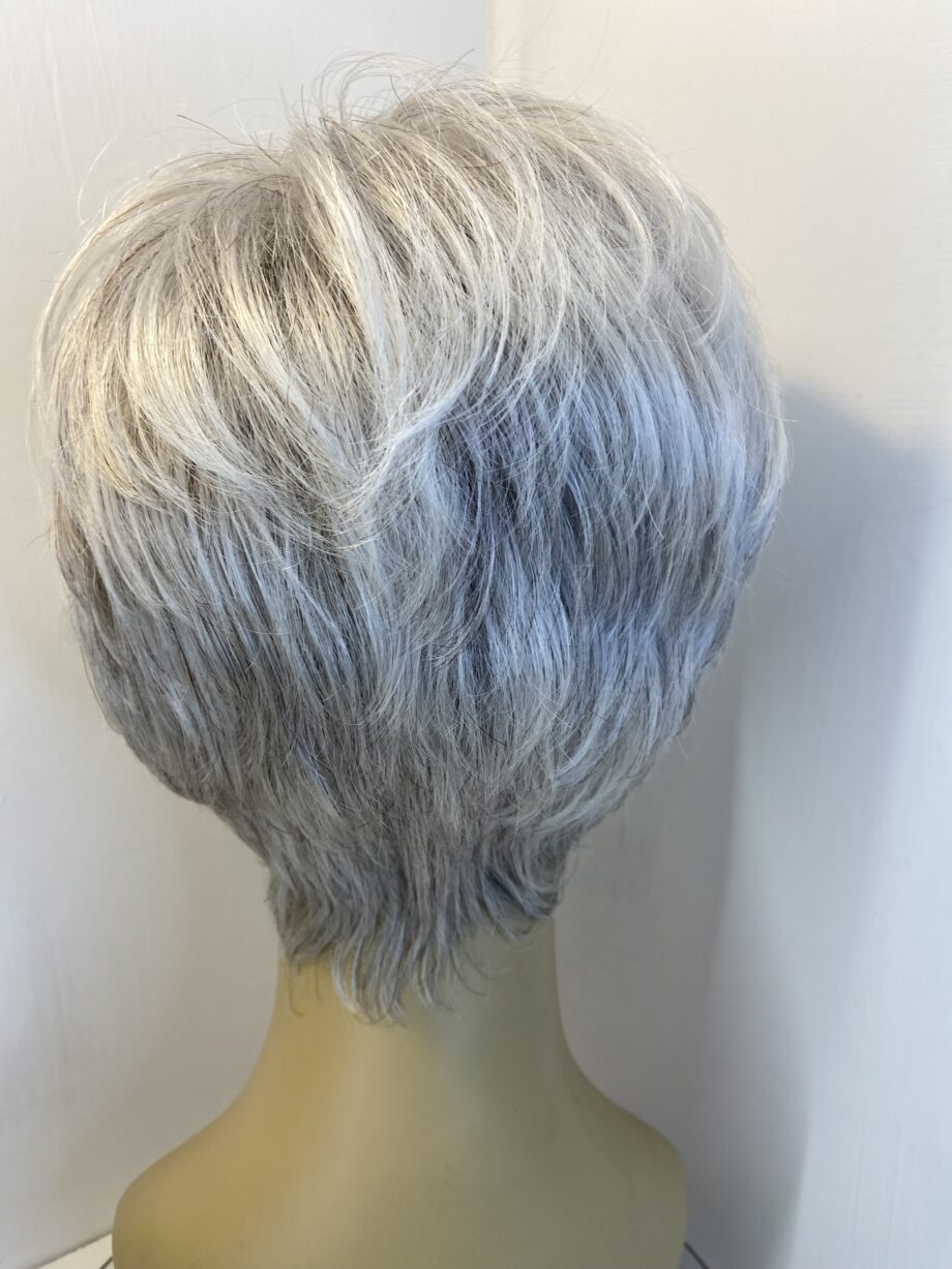 Silver short stunning wig. Gsw513