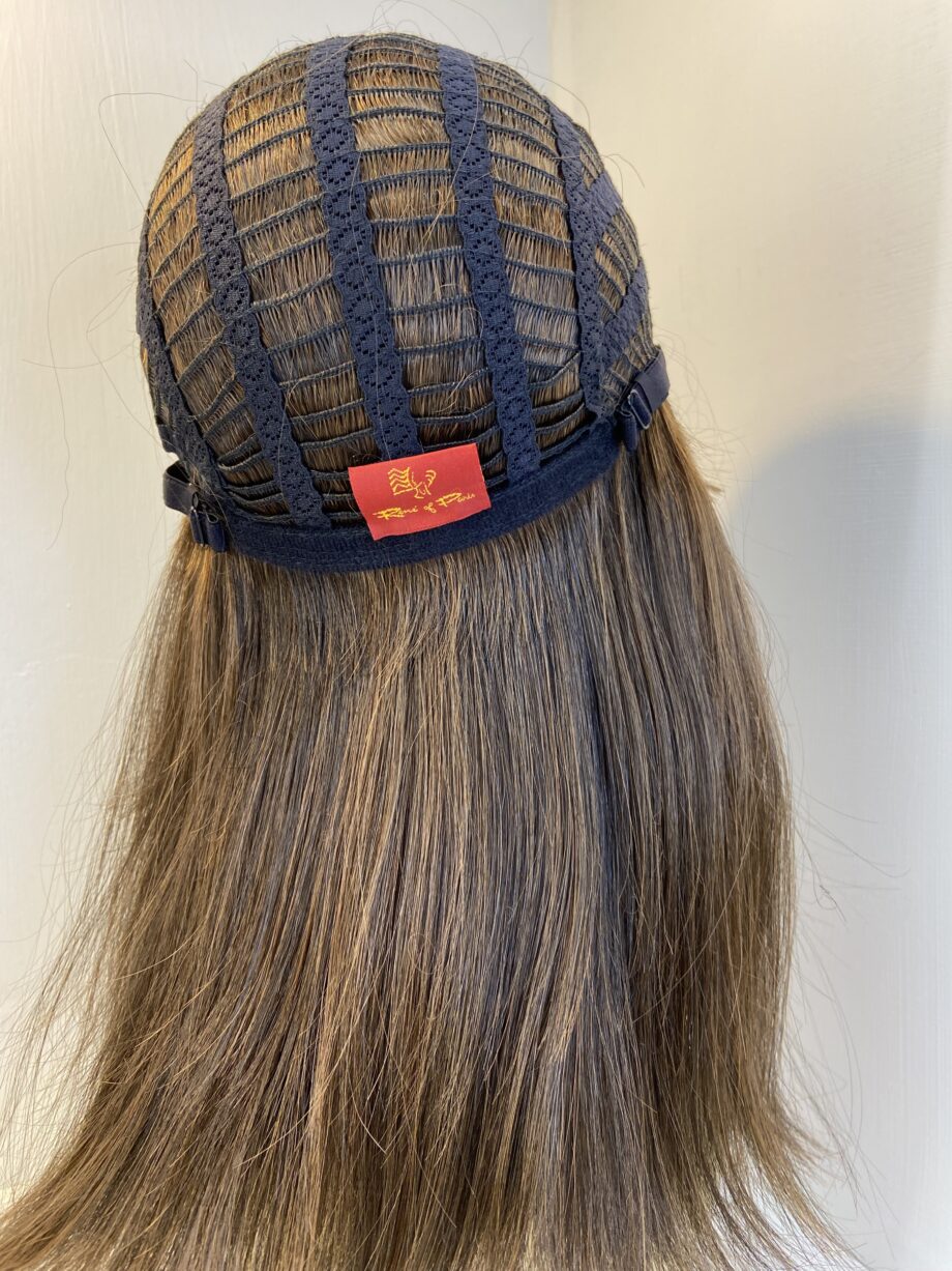 Long brown designer wig. Brls305