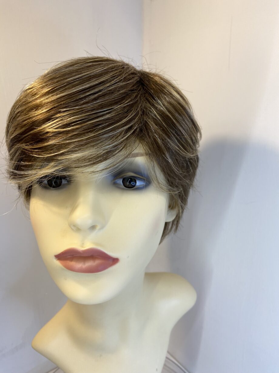 Never worn brown dimples wig. Brss202