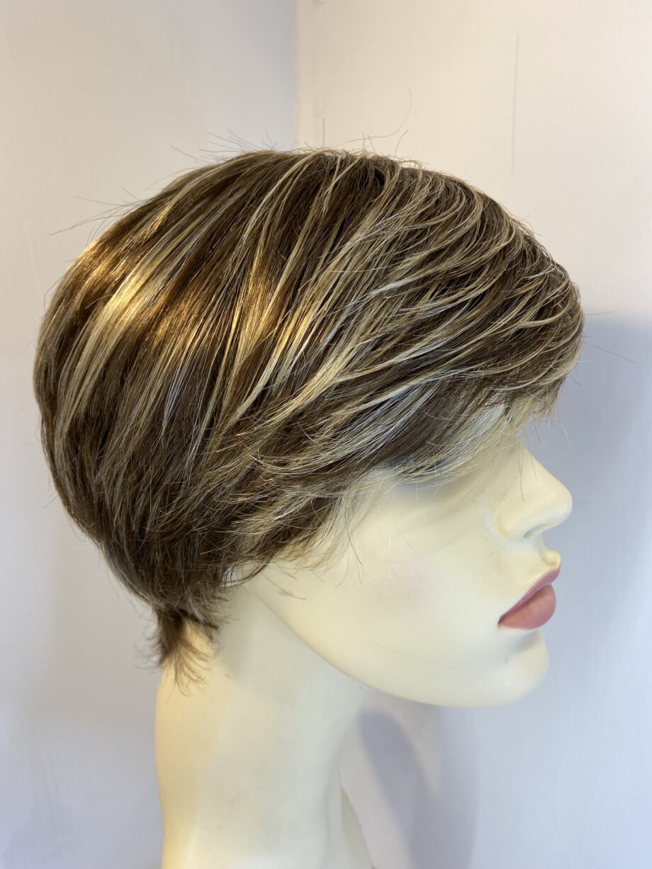 Never worn brown dimples wig. Brss202