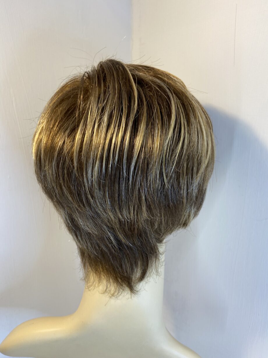 Never worn brown dimples wig. Brss202