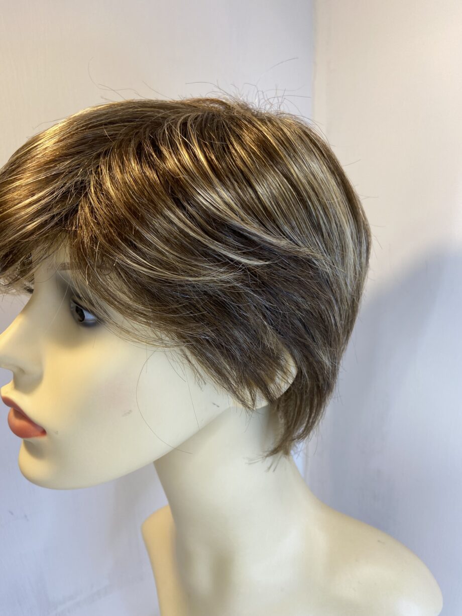 Never worn brown dimples wig. Brss202