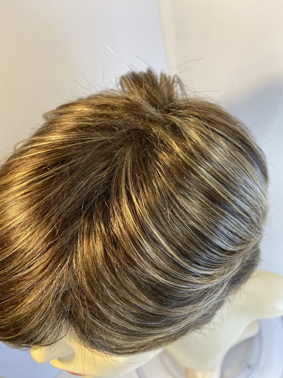 Never worn brown dimples wig. Brss202