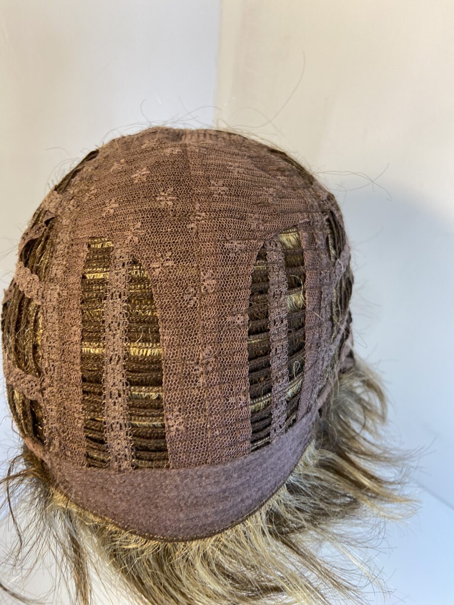 Never worn brown dimples wig. Brss202