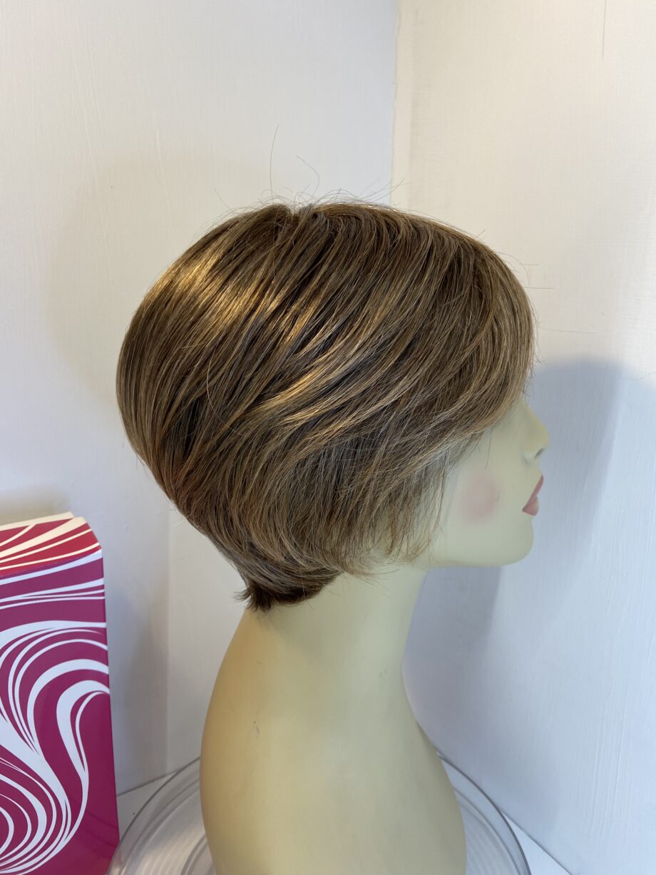 Dimples brown boxed wig. Bbrls445