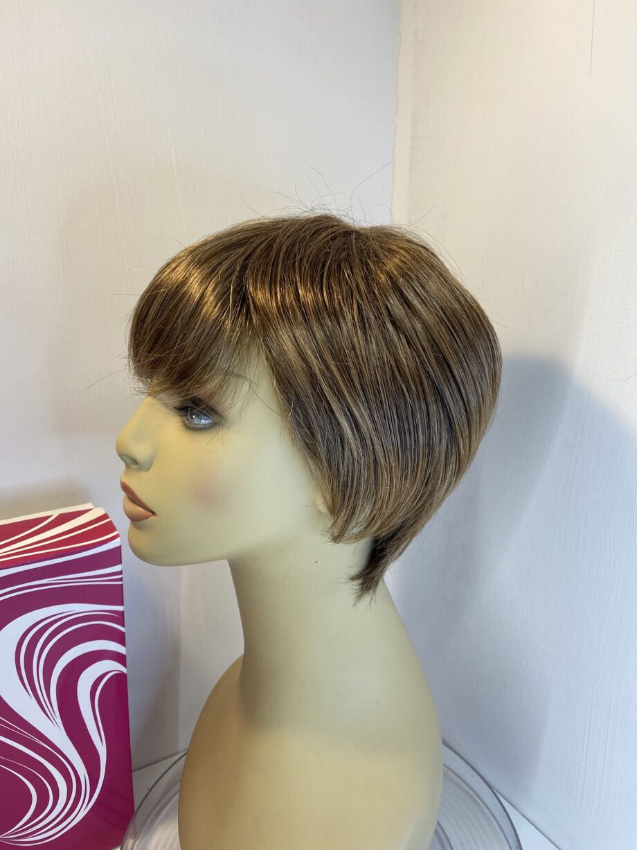 Dimples brown boxed wig. Bbrls445