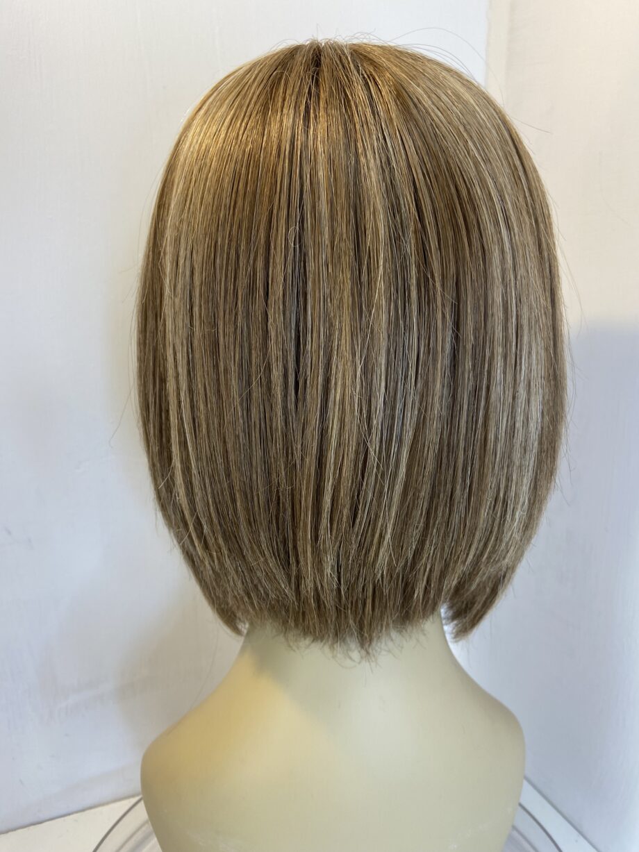 Rene of Paris blonde wig. Blns203
