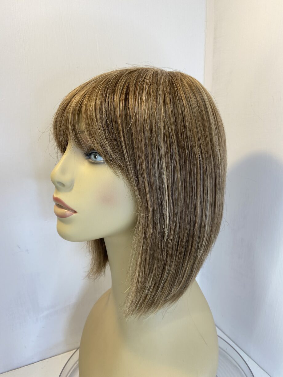 Rene of Paris blonde wig. Blns203