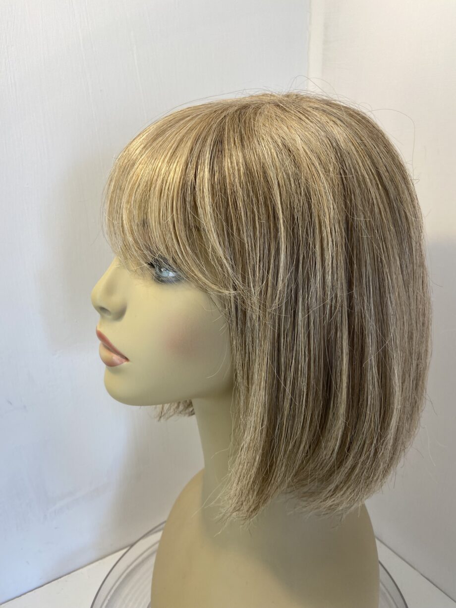 Blonde designer Ellie Willie wig. Blms205