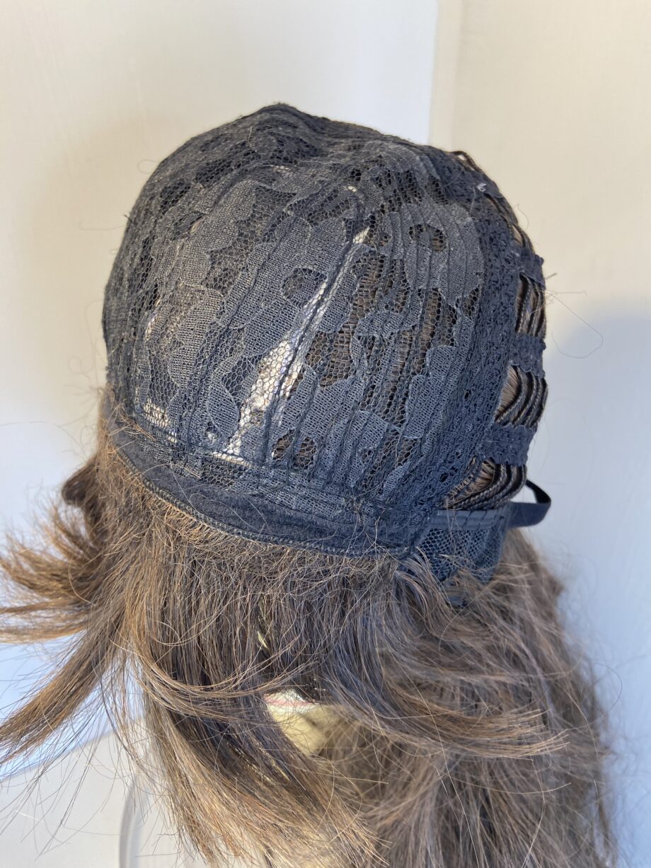 Extra long brown wig. Brlw206