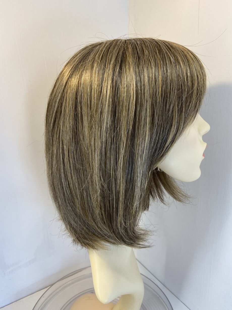 Blonde light brown Ellen Wille wig. Blms208