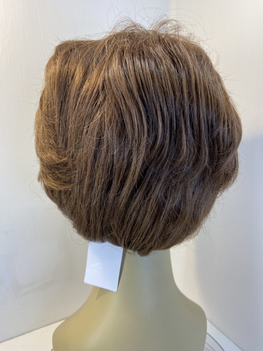 Short new brown wig. Brss307