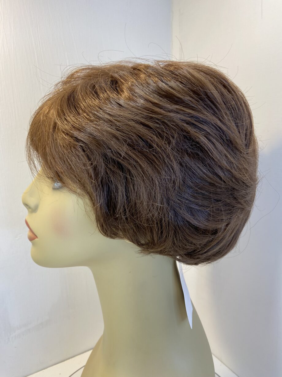 Short new brown wig. Brss307