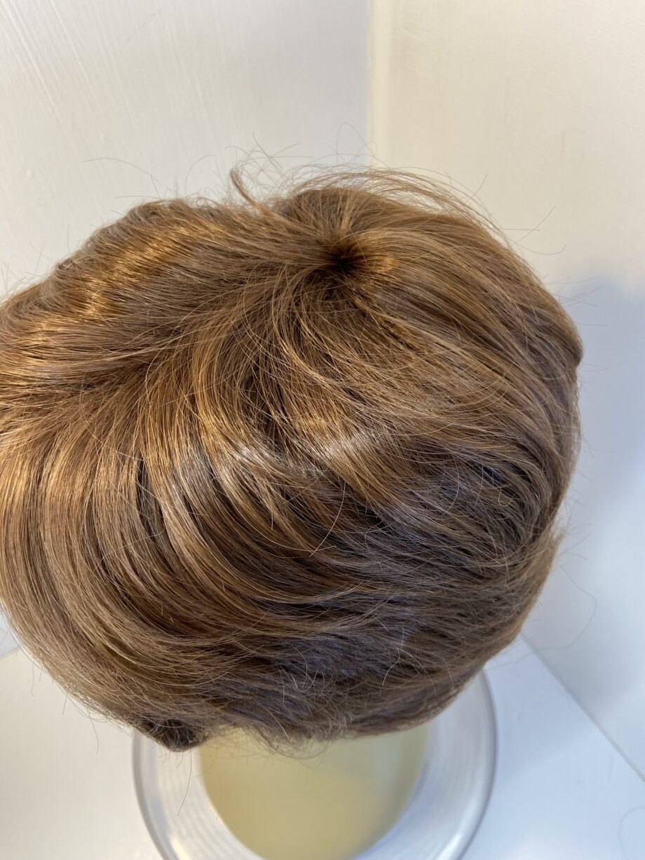 Short new brown wig. Brss307