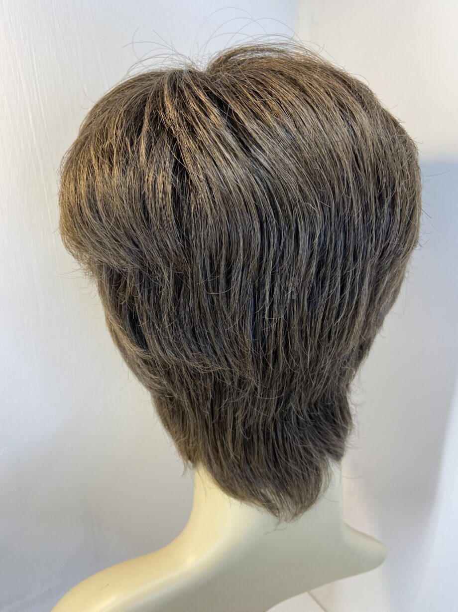 Short shiny brown freestyle wig. Brss310