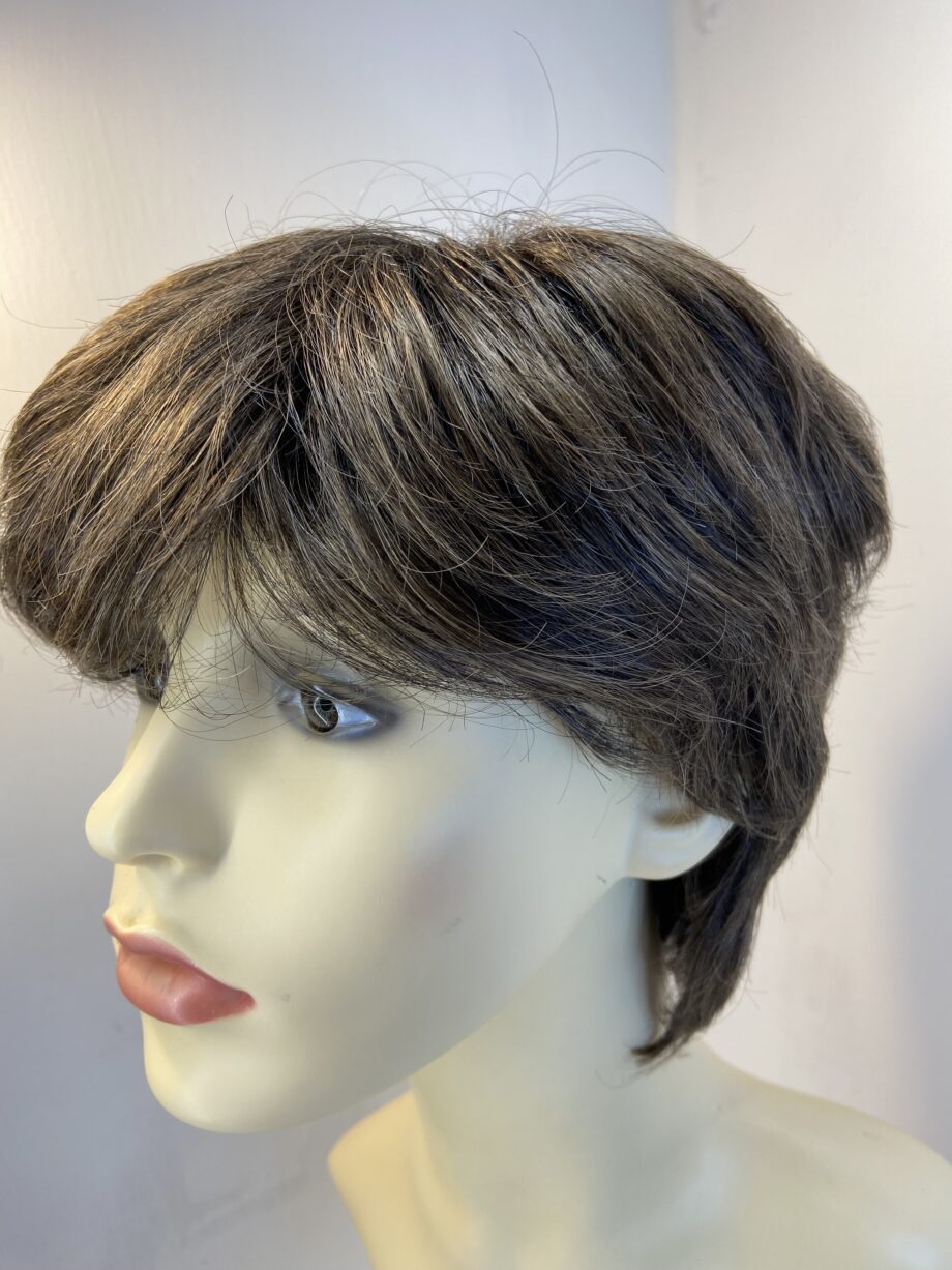 Short shiny brown freestyle wig. Brss310