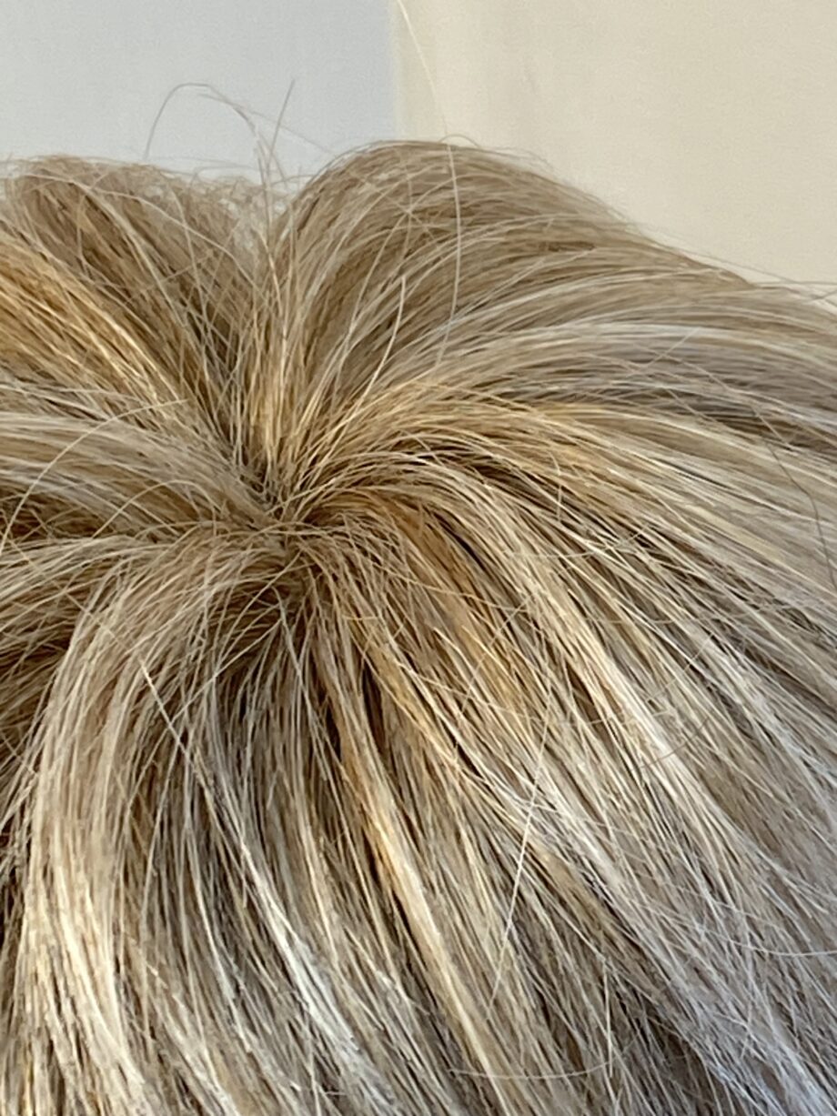 Short blonde soft wig. Gss311