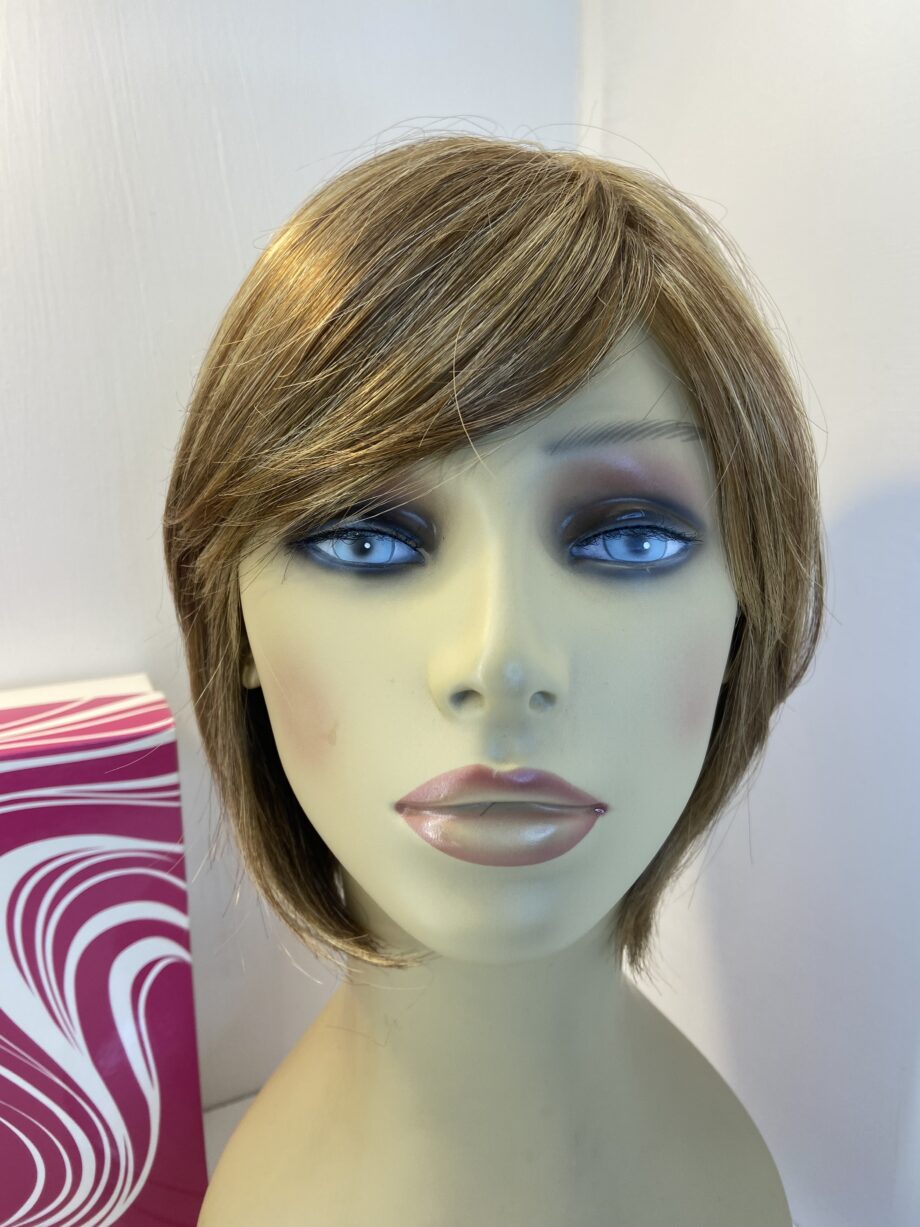 Stunning new Dimples honey wig. Bblms456