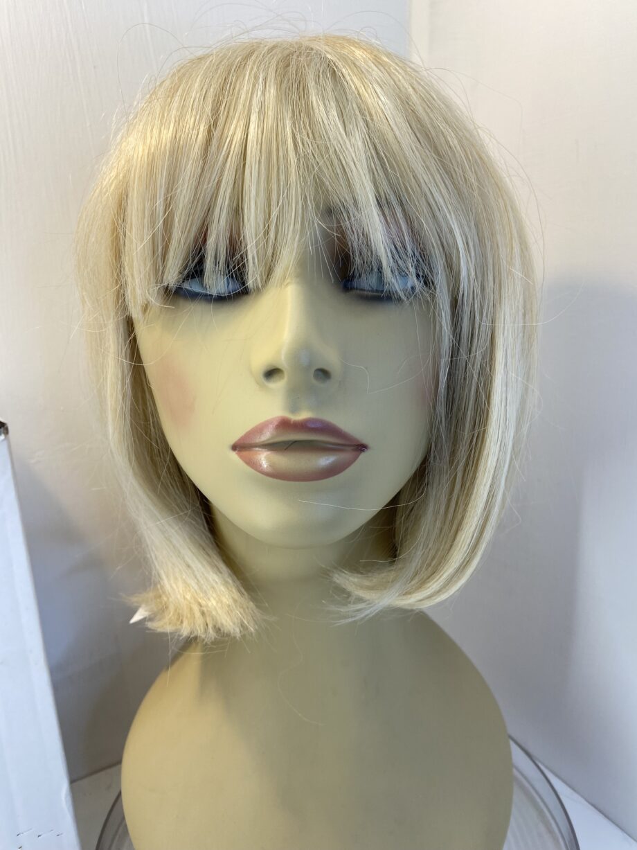 New blonde long wig. Bblms458