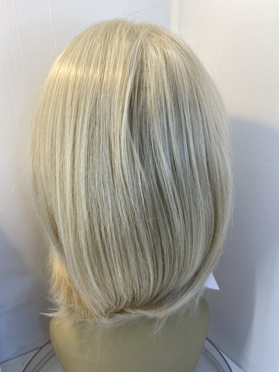 New blonde long wig. Bblms458