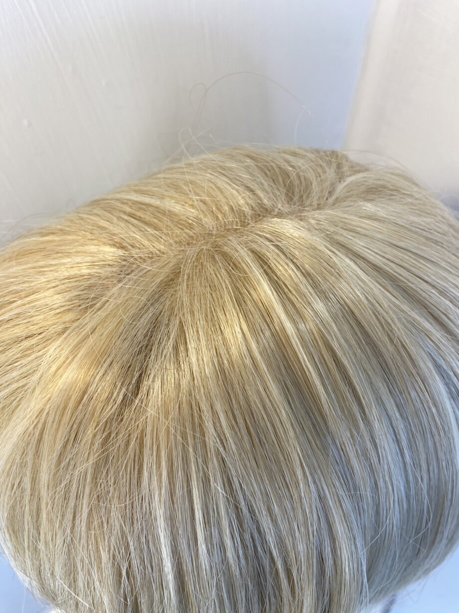 New blonde long wig. Bblms458