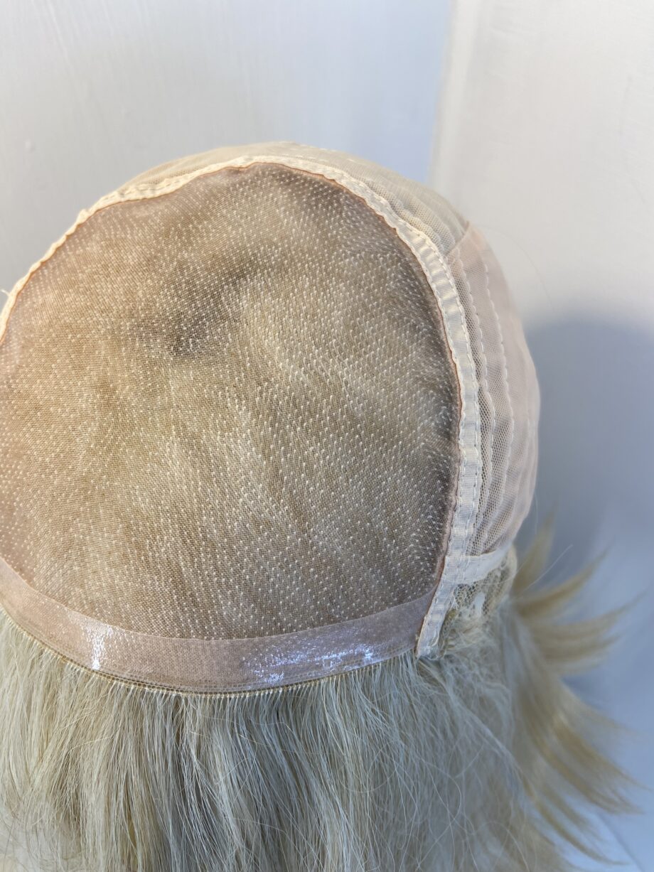 New blonde long wig. Bblms458