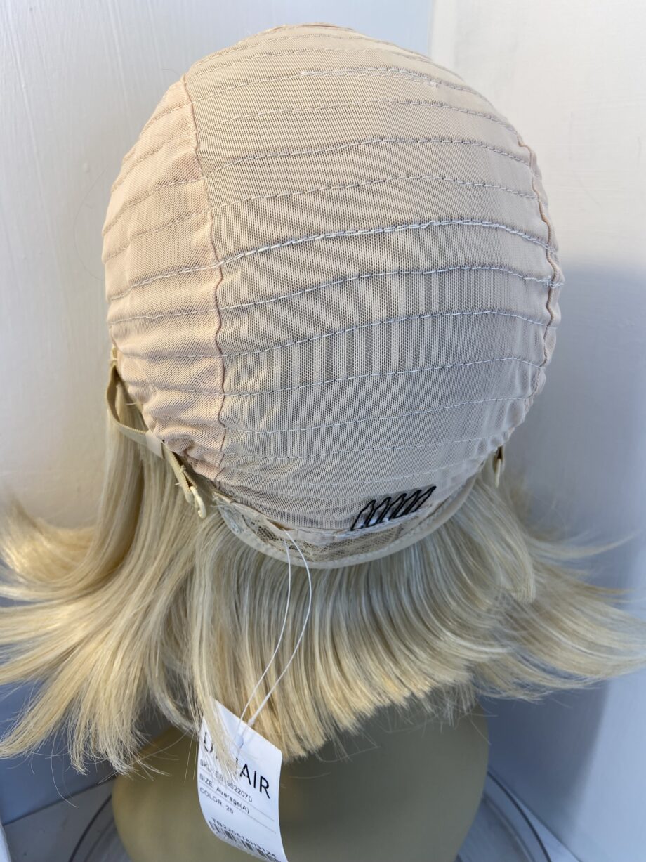 New blonde long wig. Bblms458