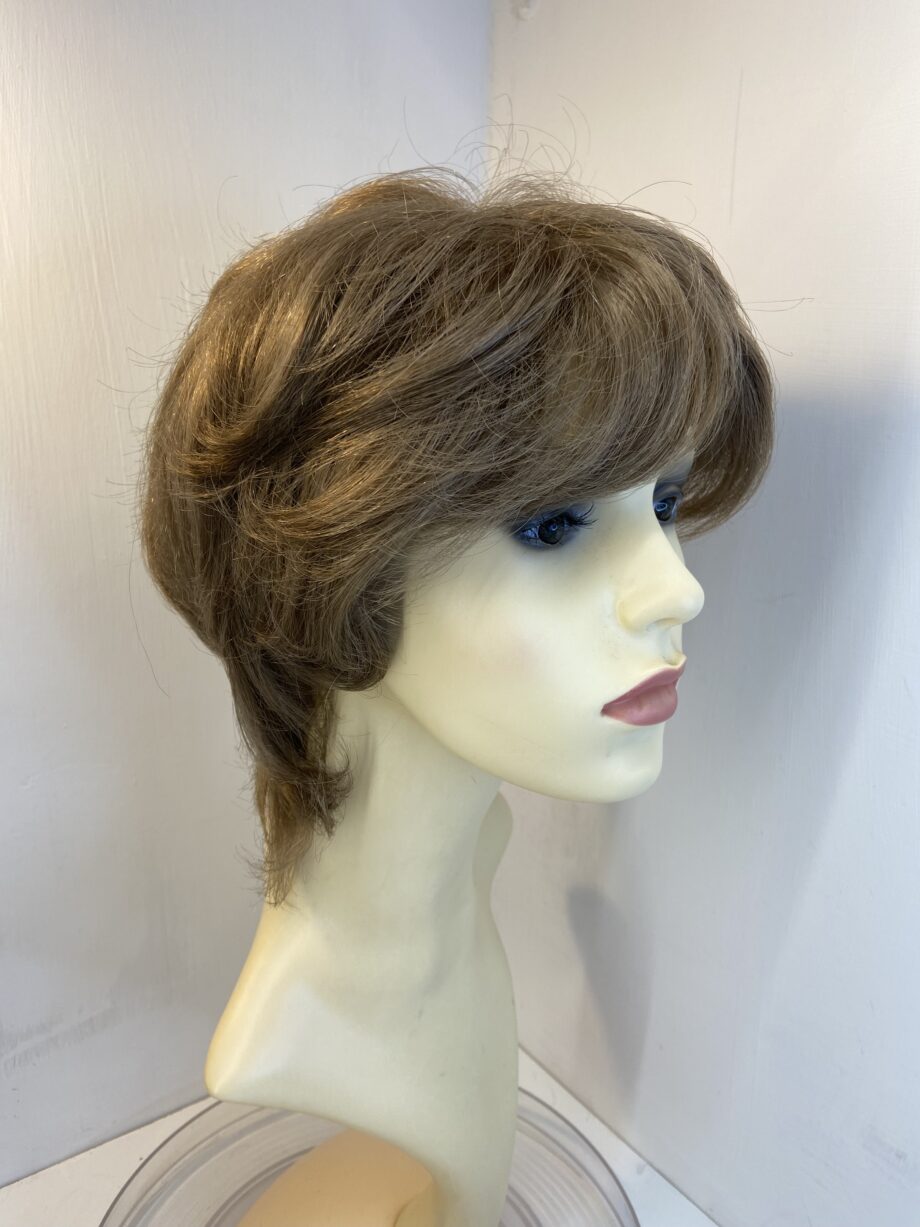 Brown soft wavy hair. Brwm711
