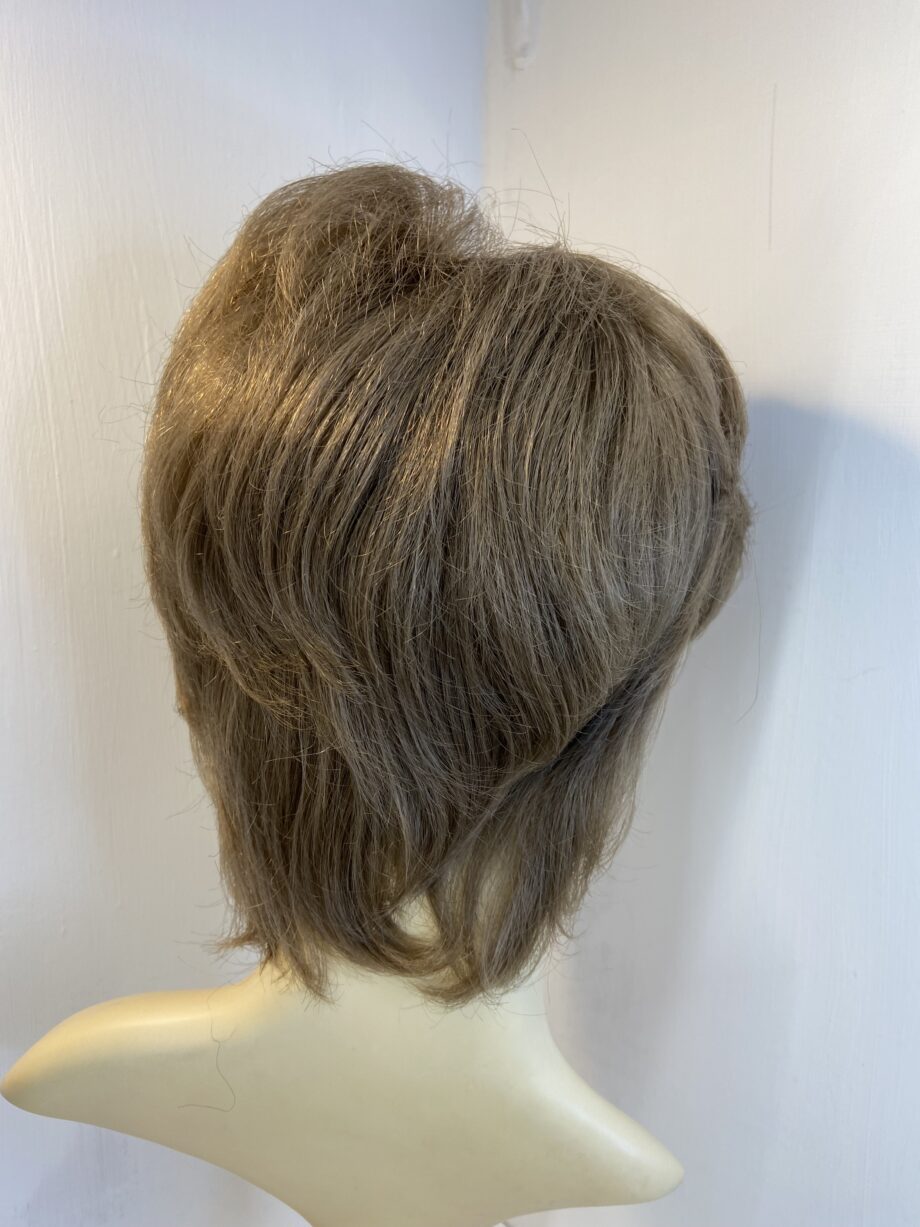 Brown soft wavy hair. Brwm711