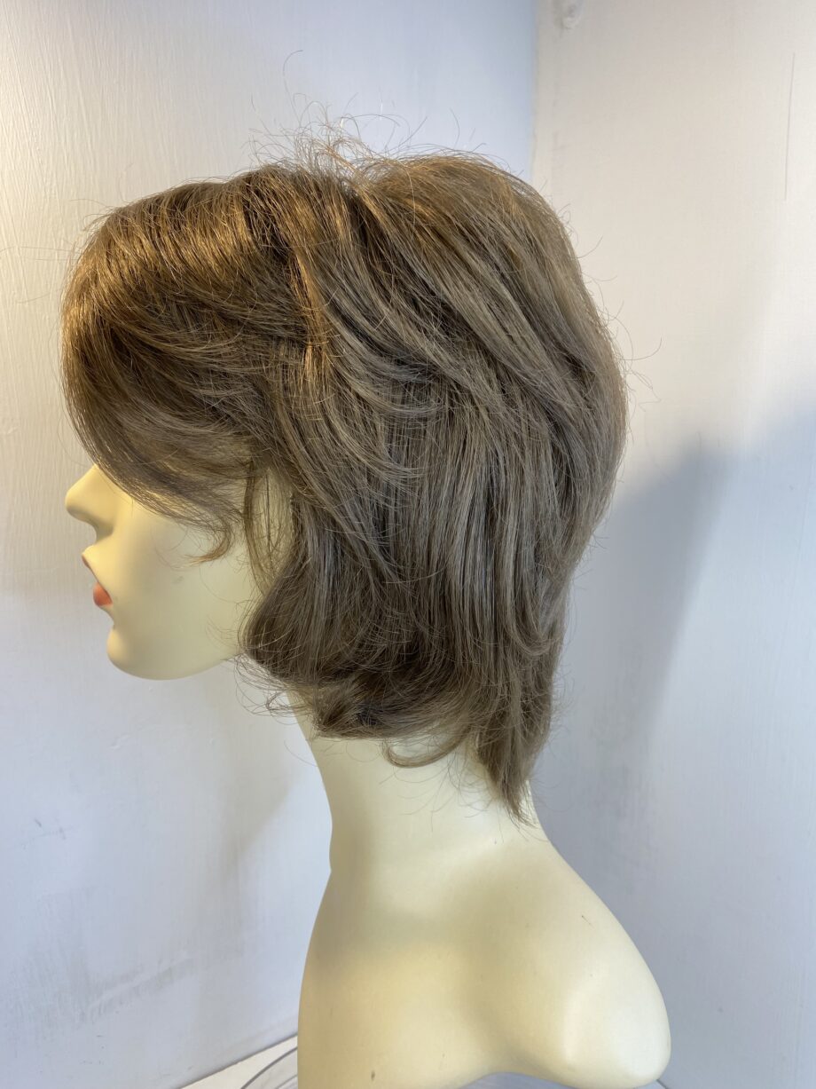 Brown soft wavy hair. Brwm711