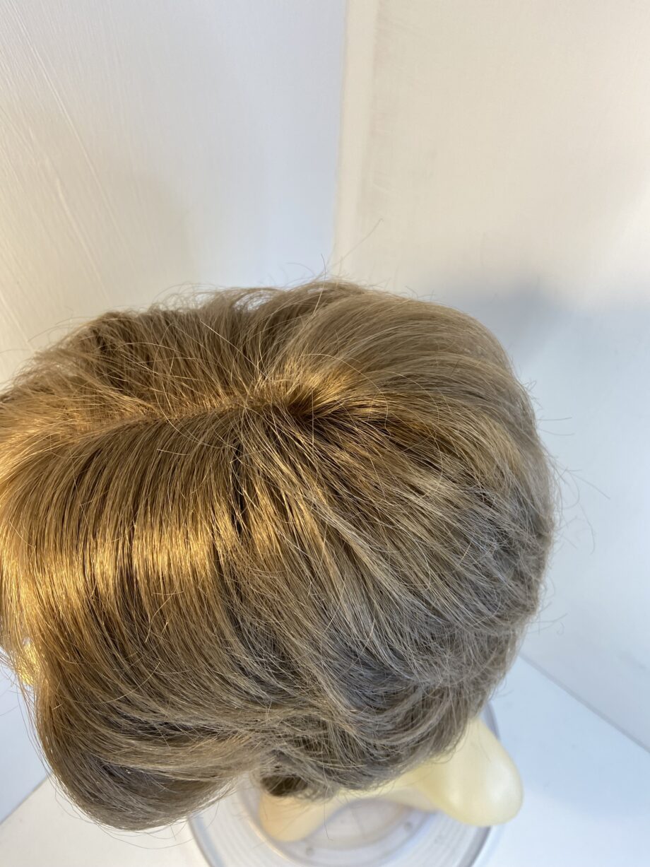 Brown soft wavy hair. Brwm711