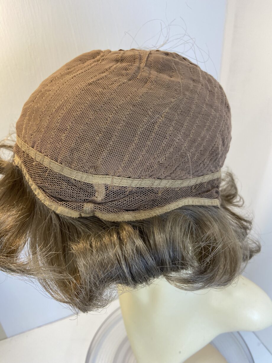 Brown soft wavy hair. Brwm711