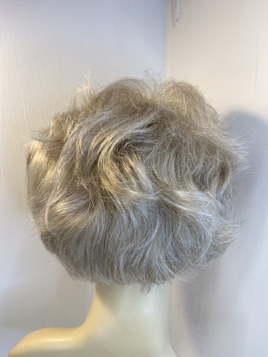 Light blonde as new wig. Blmw713