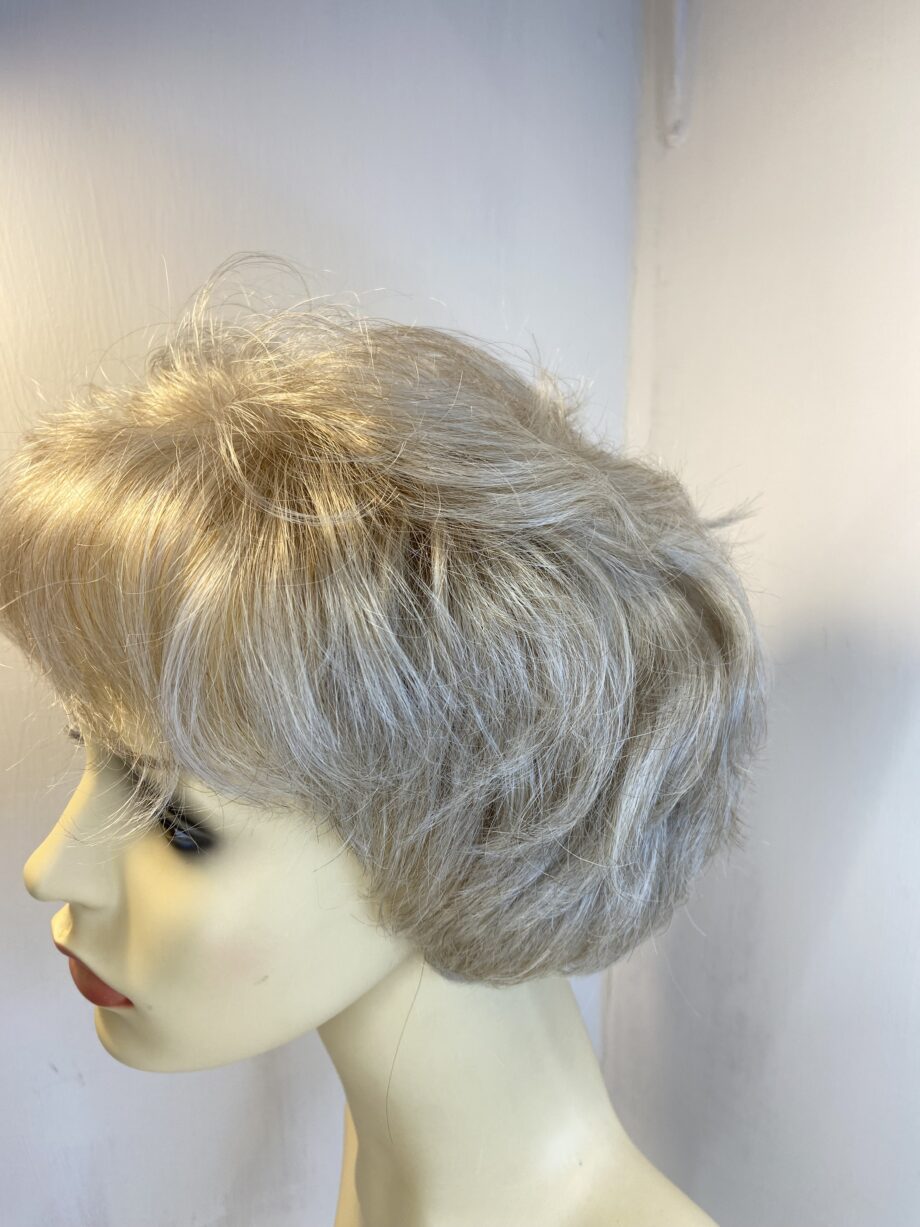 Light blonde as new wig. Blmw713
